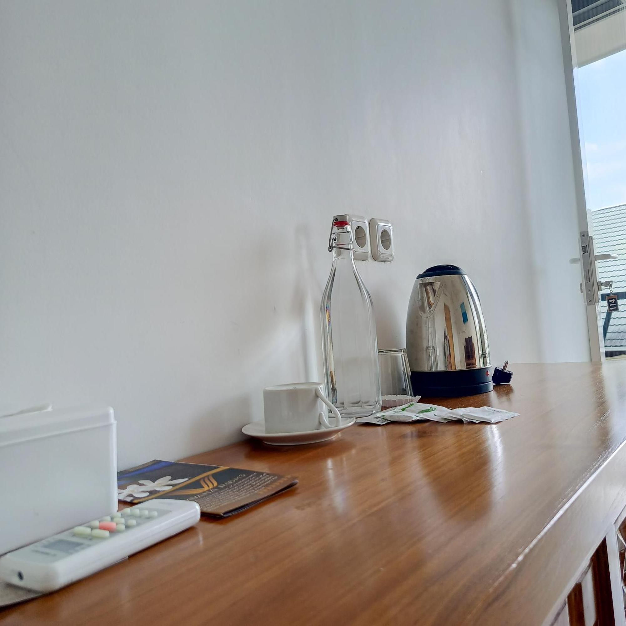 Zavana Rooms & Restaurant Tanjungkarang Экстерьер фото