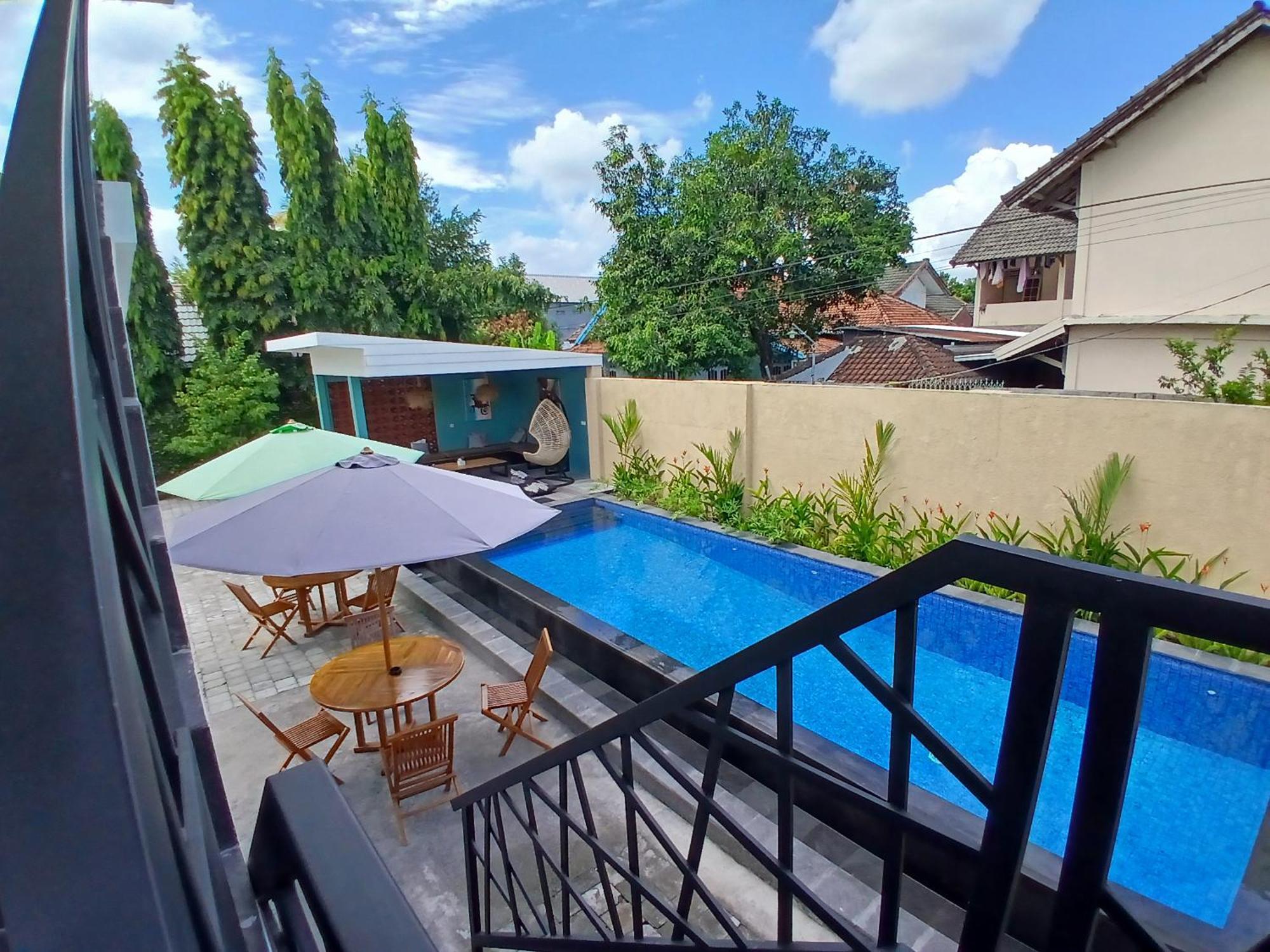 Zavana Rooms & Restaurant Tanjungkarang Экстерьер фото