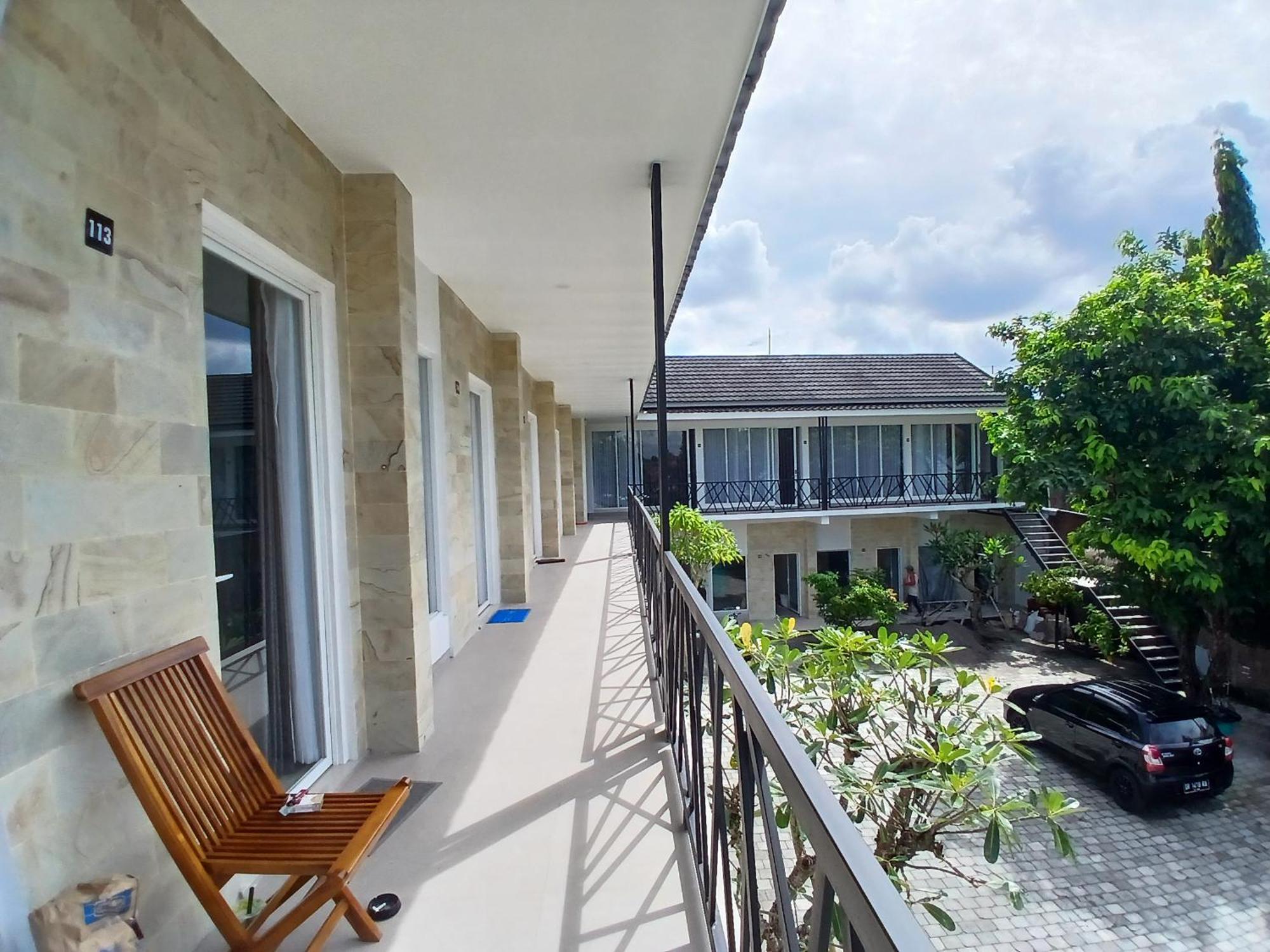Zavana Rooms & Restaurant Tanjungkarang Экстерьер фото