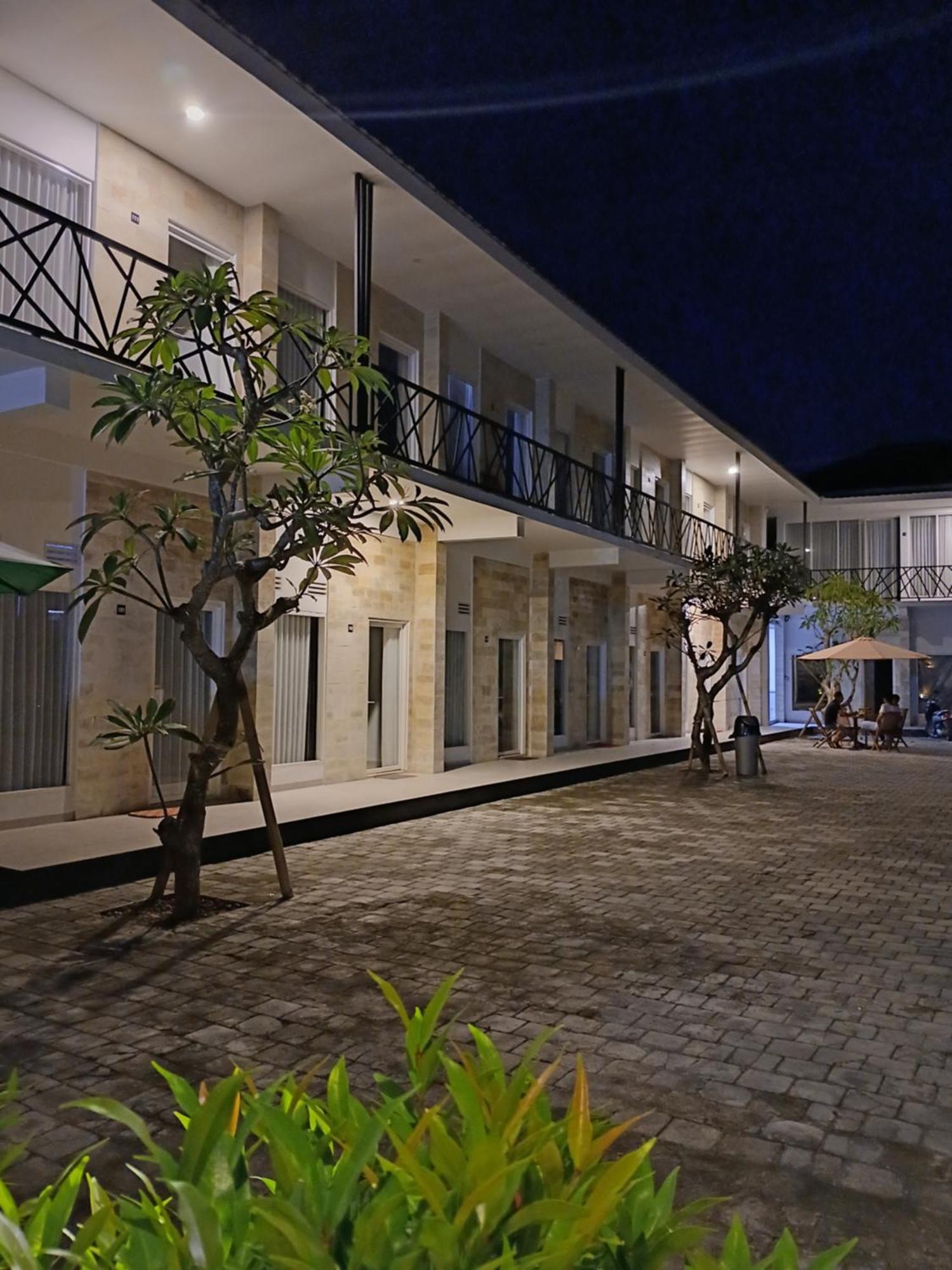 Zavana Rooms & Restaurant Tanjungkarang Экстерьер фото