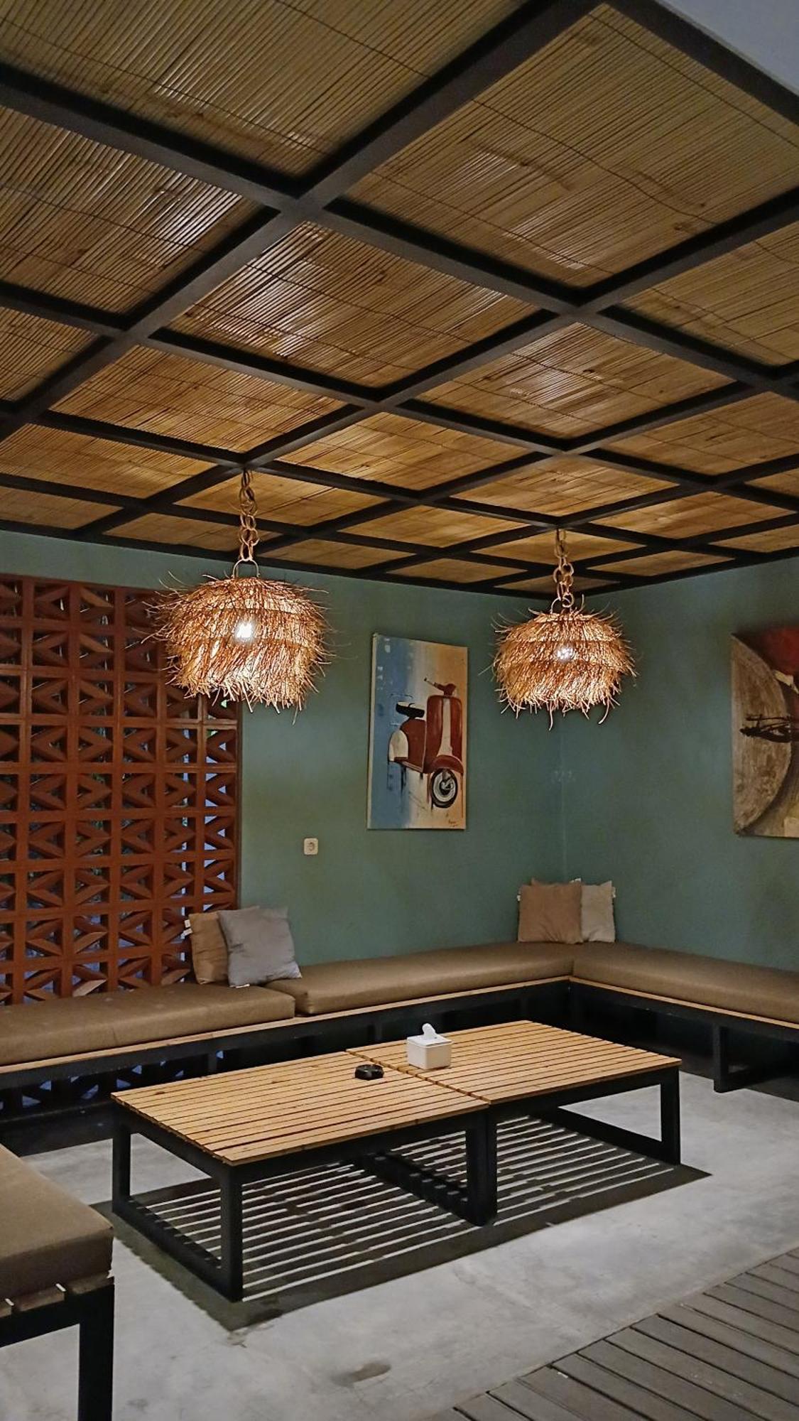 Zavana Rooms & Restaurant Tanjungkarang Экстерьер фото