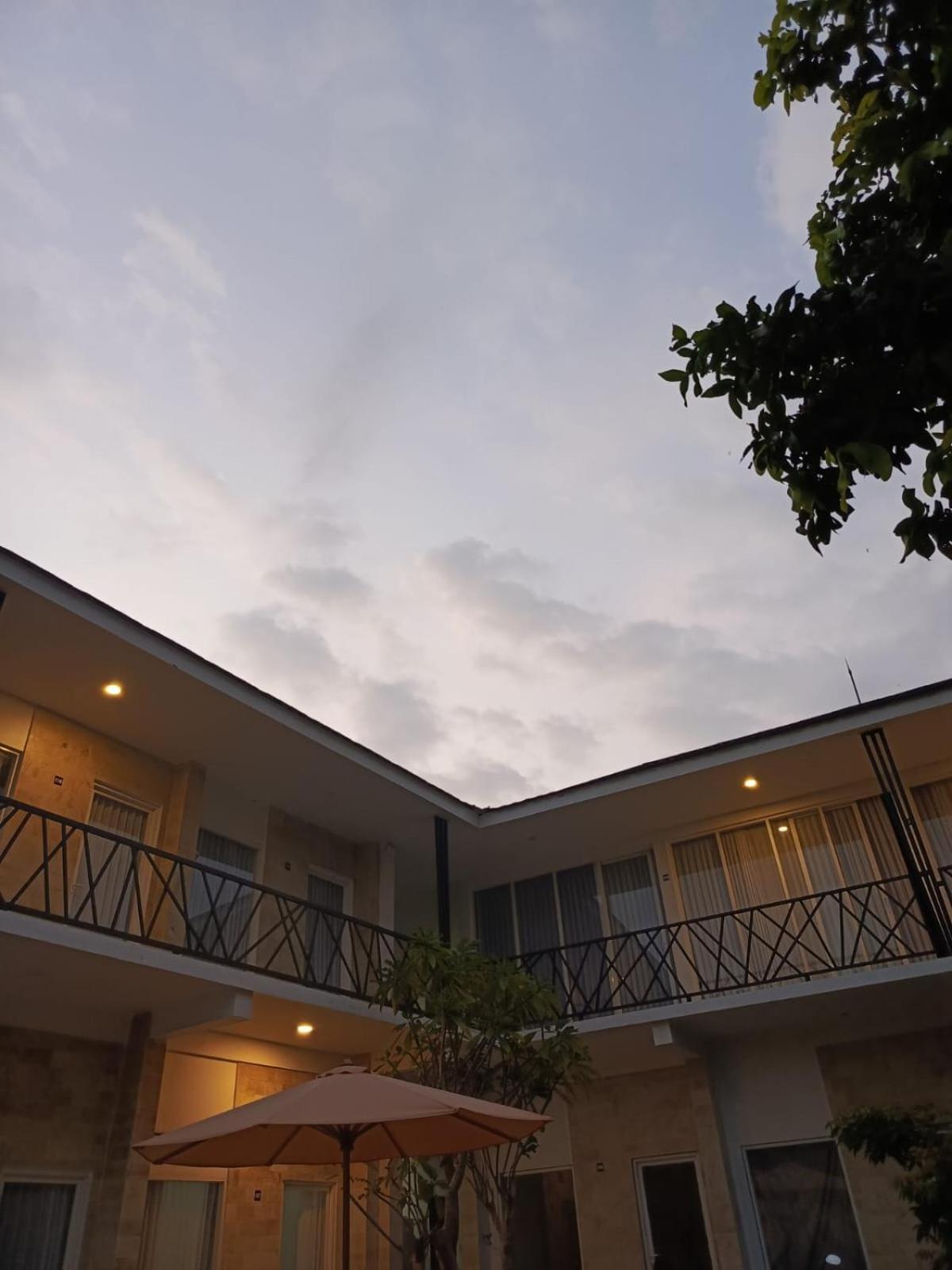 Zavana Rooms & Restaurant Tanjungkarang Экстерьер фото