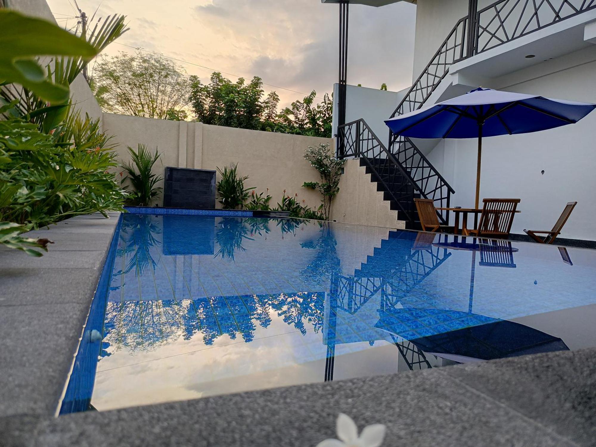 Zavana Rooms & Restaurant Tanjungkarang Экстерьер фото