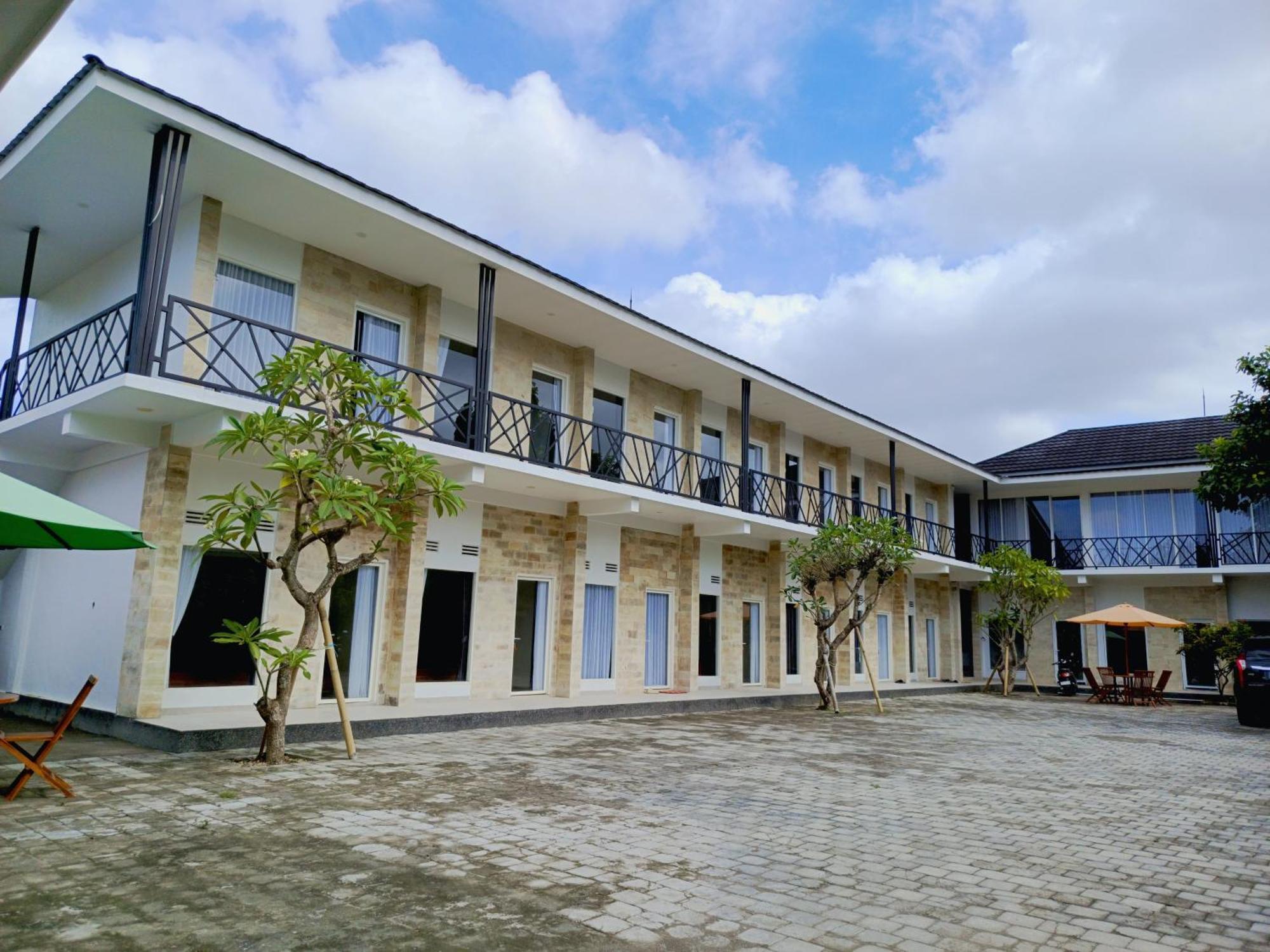 Zavana Rooms & Restaurant Tanjungkarang Экстерьер фото