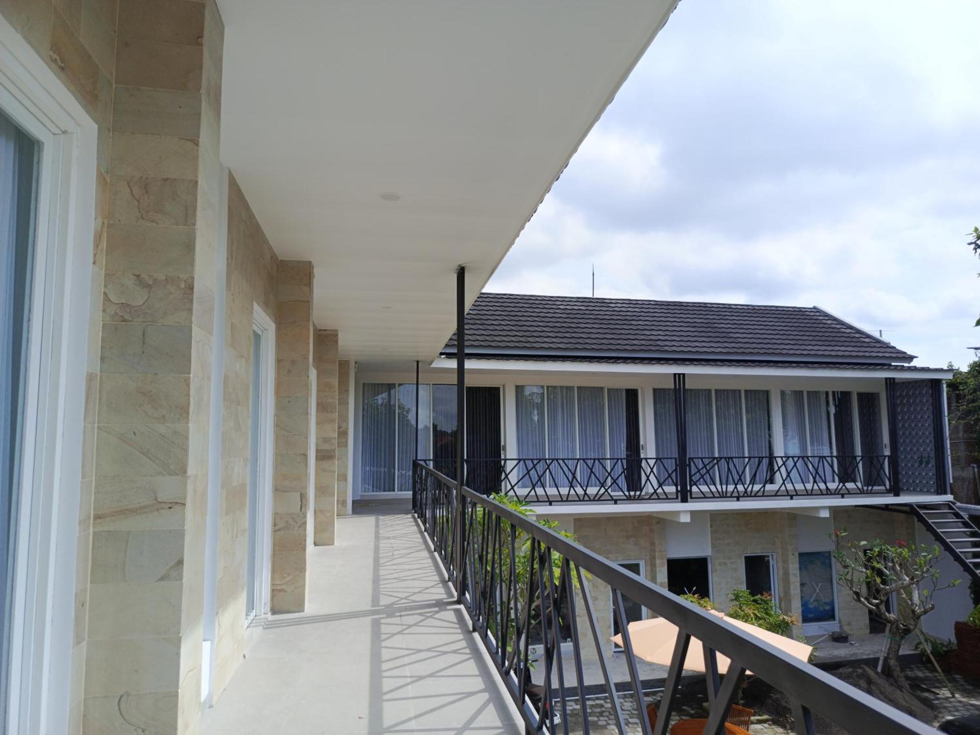 Zavana Rooms & Restaurant Tanjungkarang Экстерьер фото