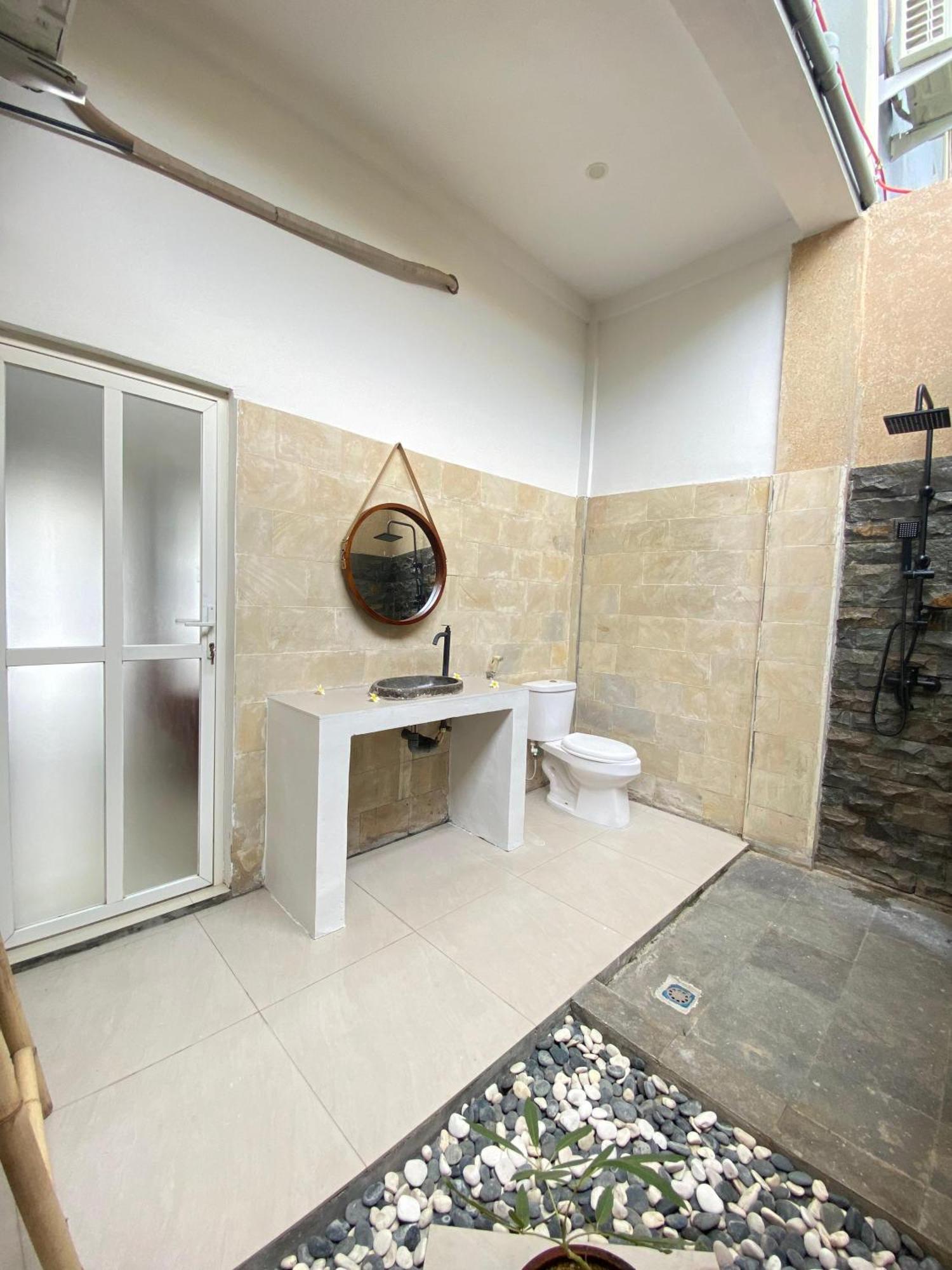 Zavana Rooms & Restaurant Tanjungkarang Экстерьер фото